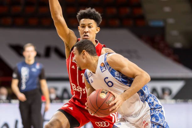 直塞让对手 直塞让对手